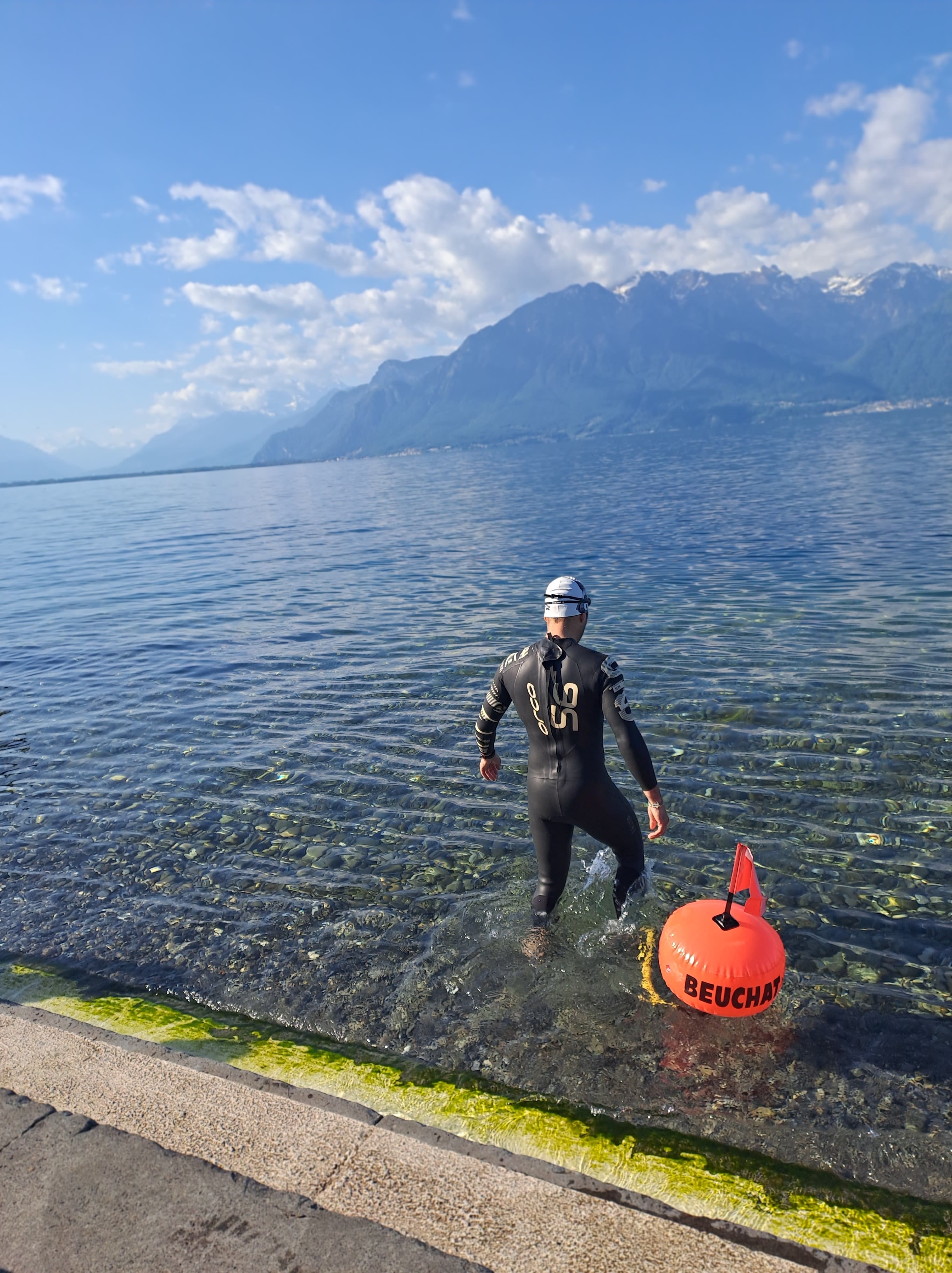 Ascension en haute montagne vers la source du Rhône